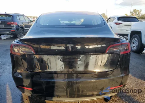 2018 Tesla Model 3 z USA, uszkodzony, nr VIN 5YJ3E1EA8JF015984